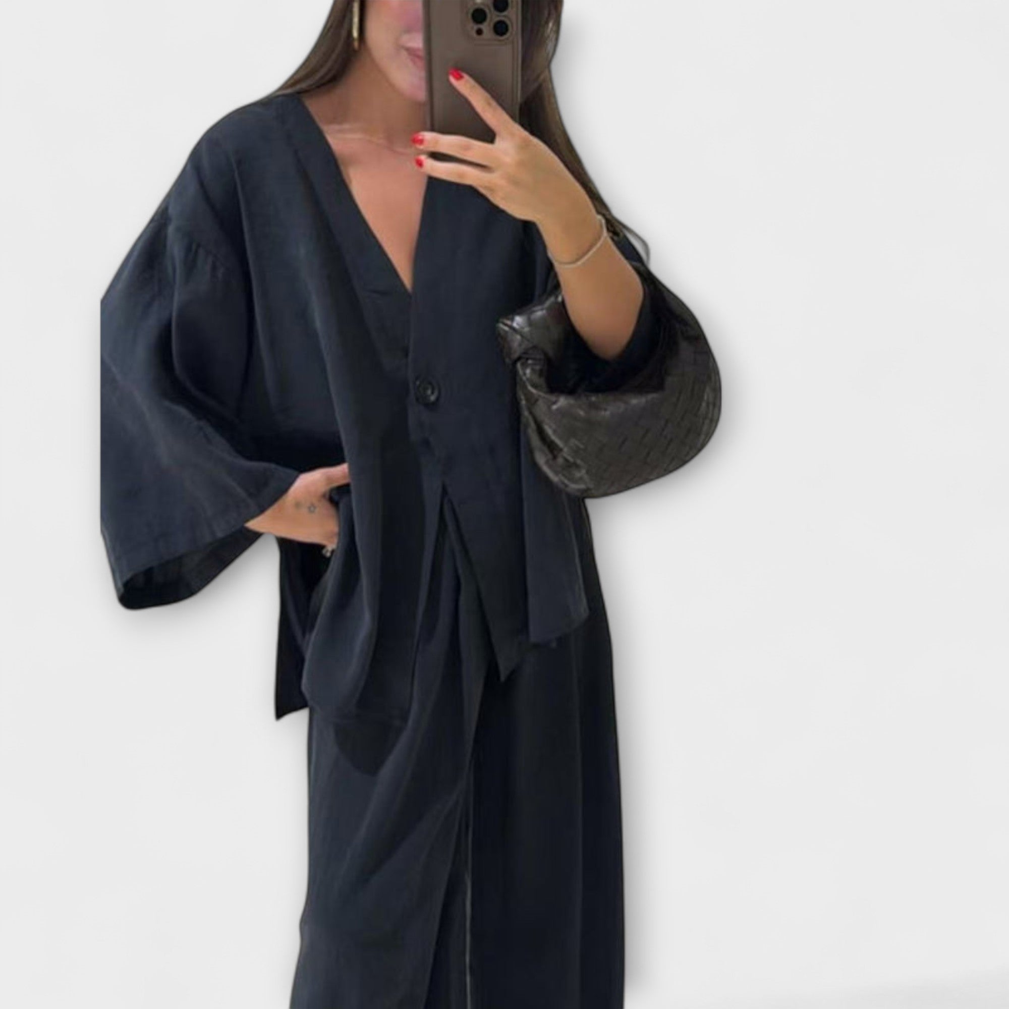 Jacqueline – Stylowy Damski Komplet z Dekoltem w Serek: Bluzka i Spodnie