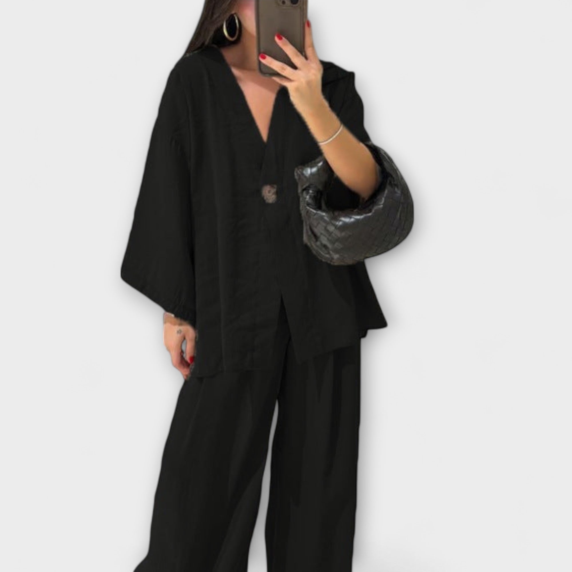 Jacqueline – Stylowy Damski Komplet z Dekoltem w Serek: Bluzka i Spodnie