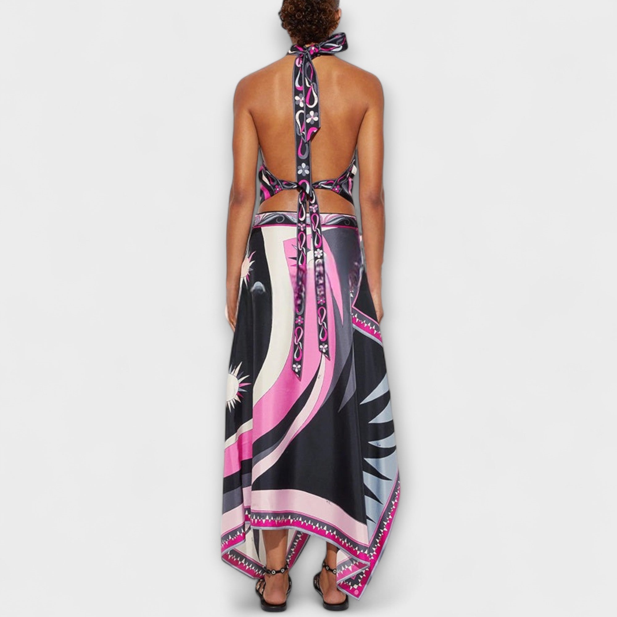 Everly – Satynowy Zestaw z Topem Wiązanym na Szyi i Asymetryczną Spódnicą Midi