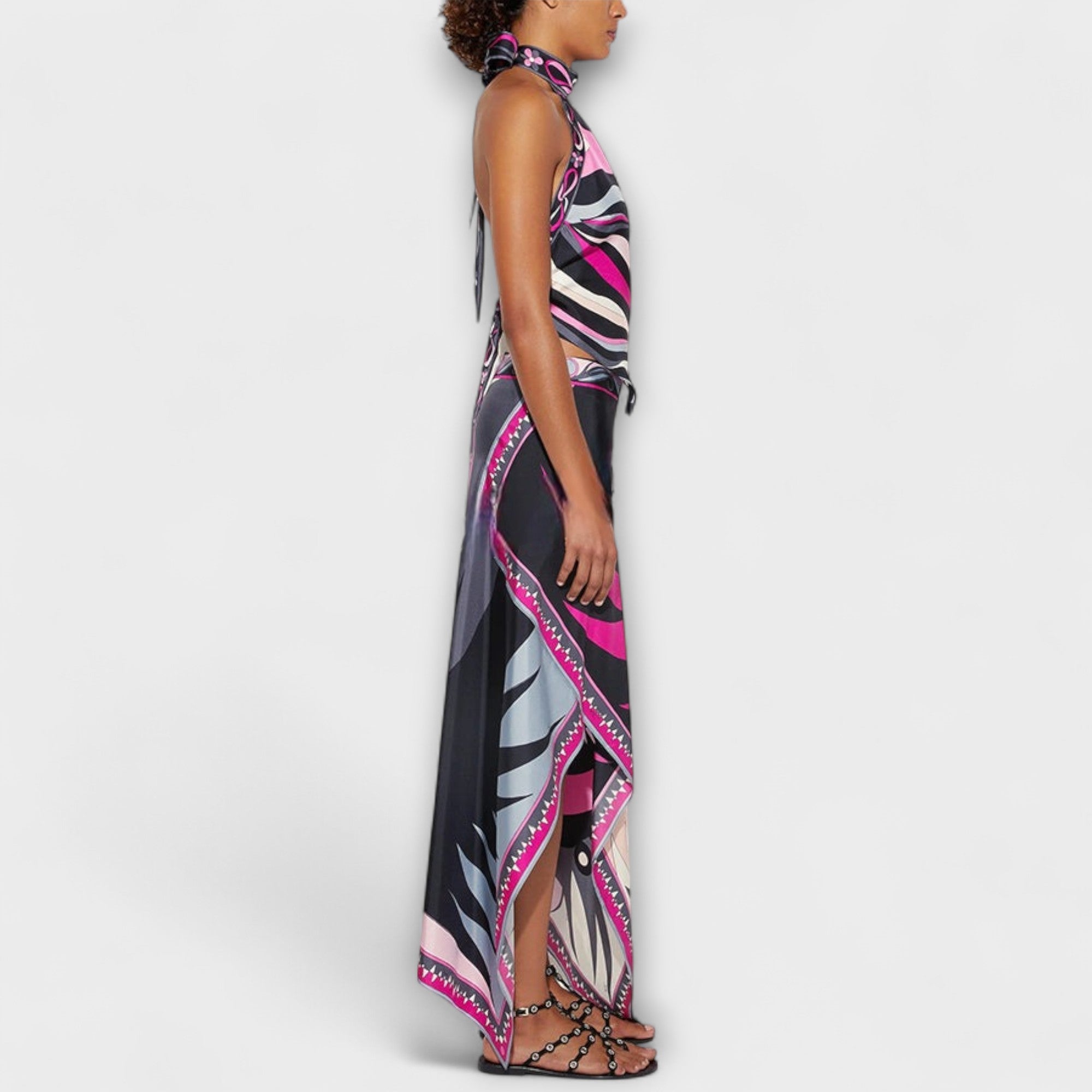 Everly – Satynowy Zestaw z Topem Wiązanym na Szyi i Asymetryczną Spódnicą Midi