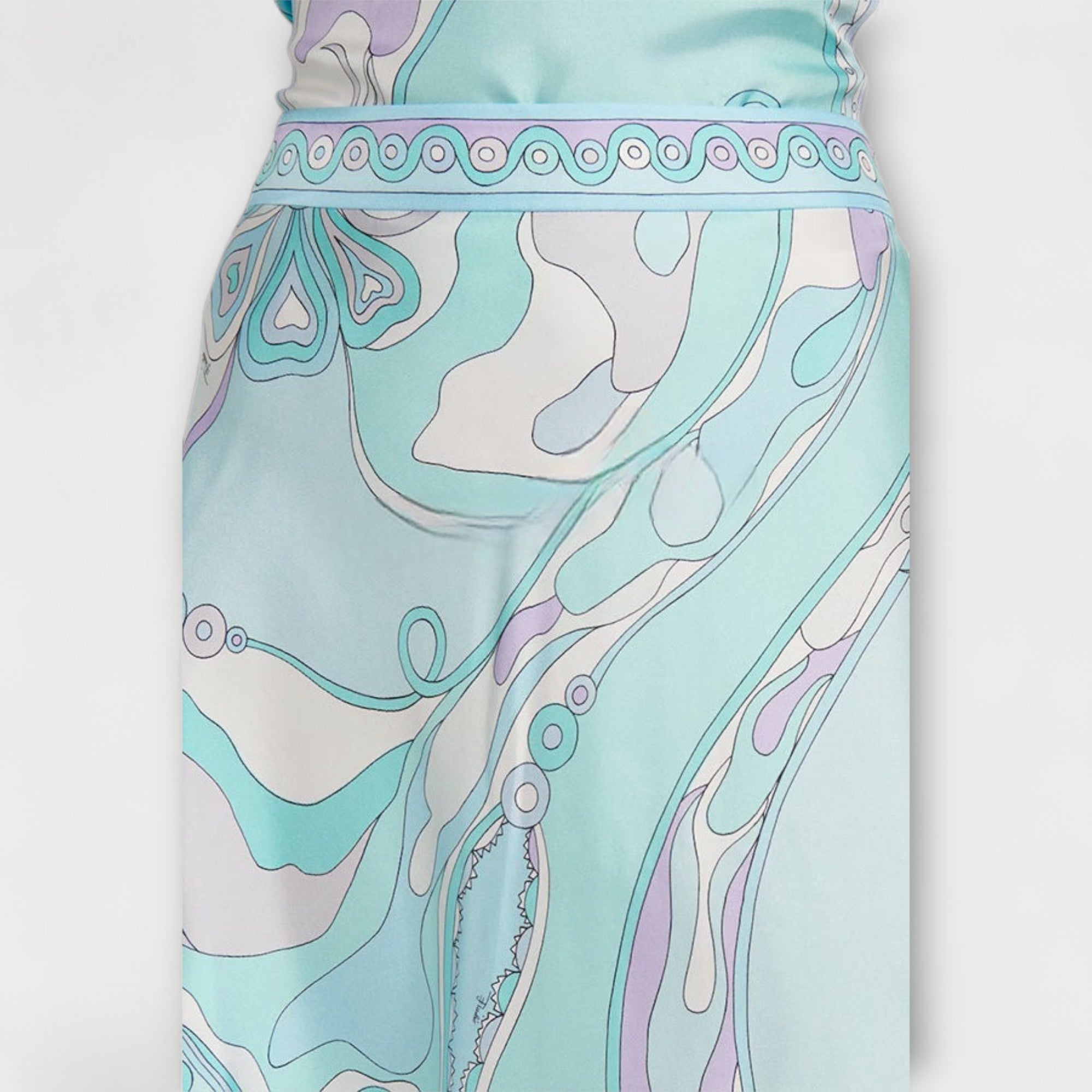 Everly – Satynowy Zestaw z Topem Wiązanym na Szyi i Asymetryczną Spódnicą Midi