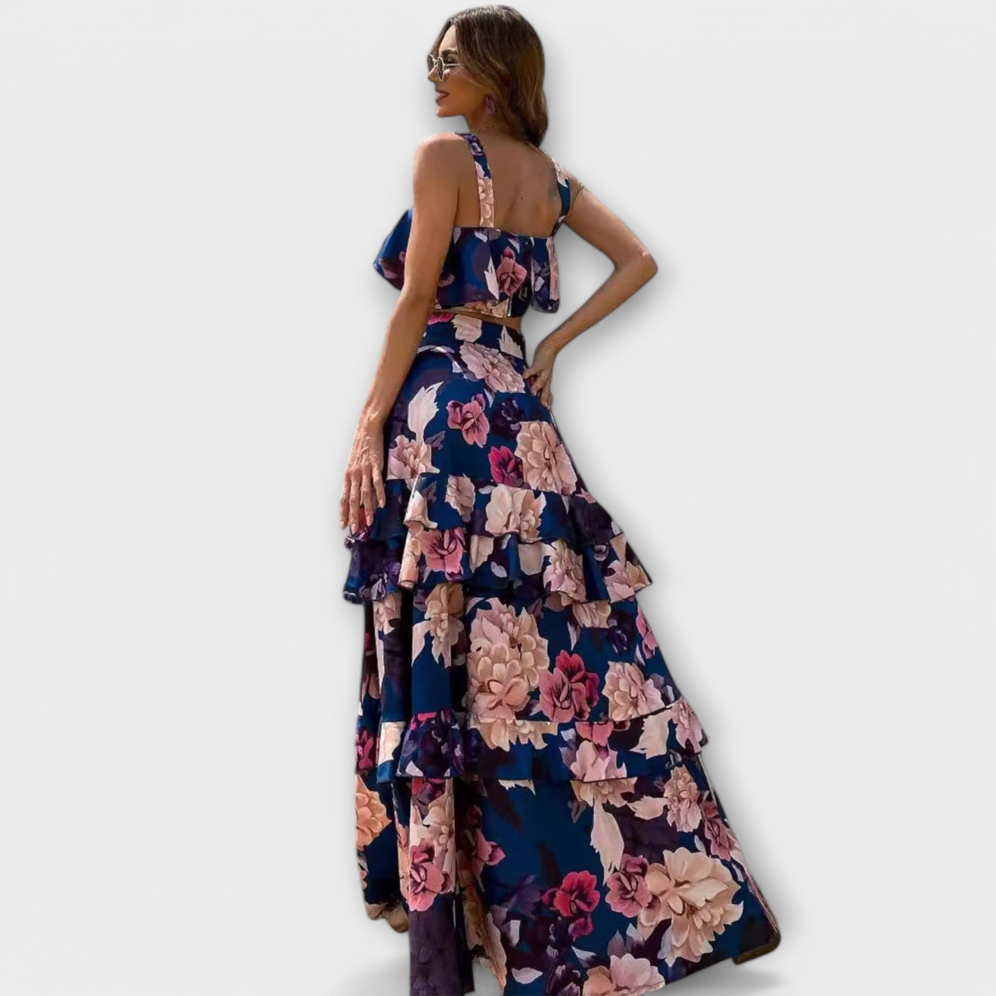 Letnia sukienka plażowa z falbanami