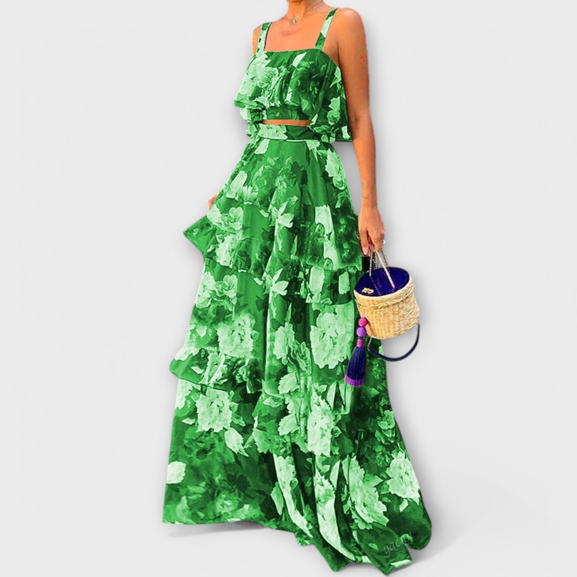 Letnia sukienka plażowa z falbanami