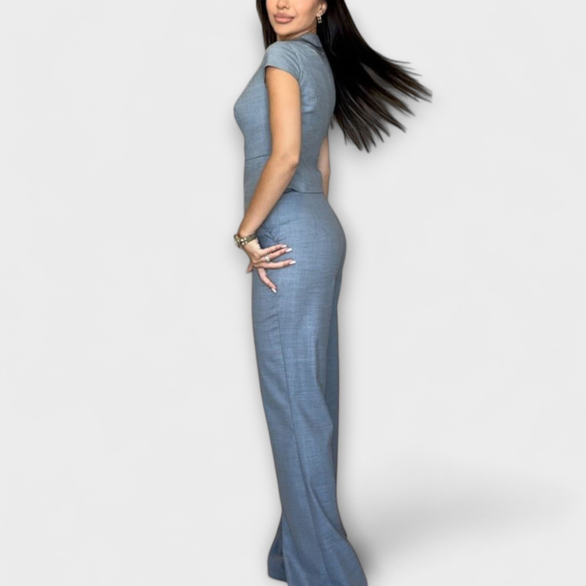 Ivy – Stylowy komplet z topem V-neck i spodniami