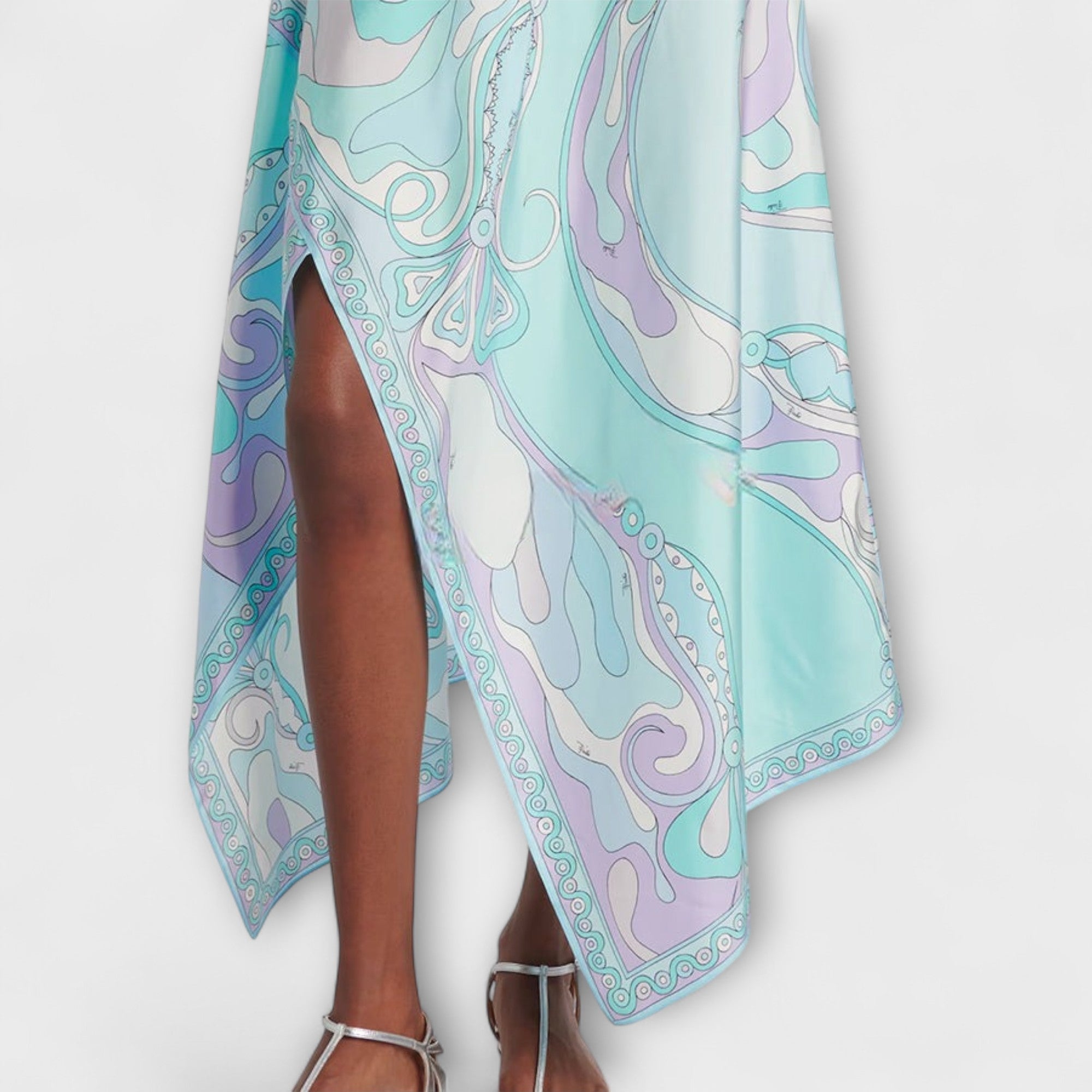 Everly – Satynowy Zestaw z Topem Wiązanym na Szyi i Asymetryczną Spódnicą Midi