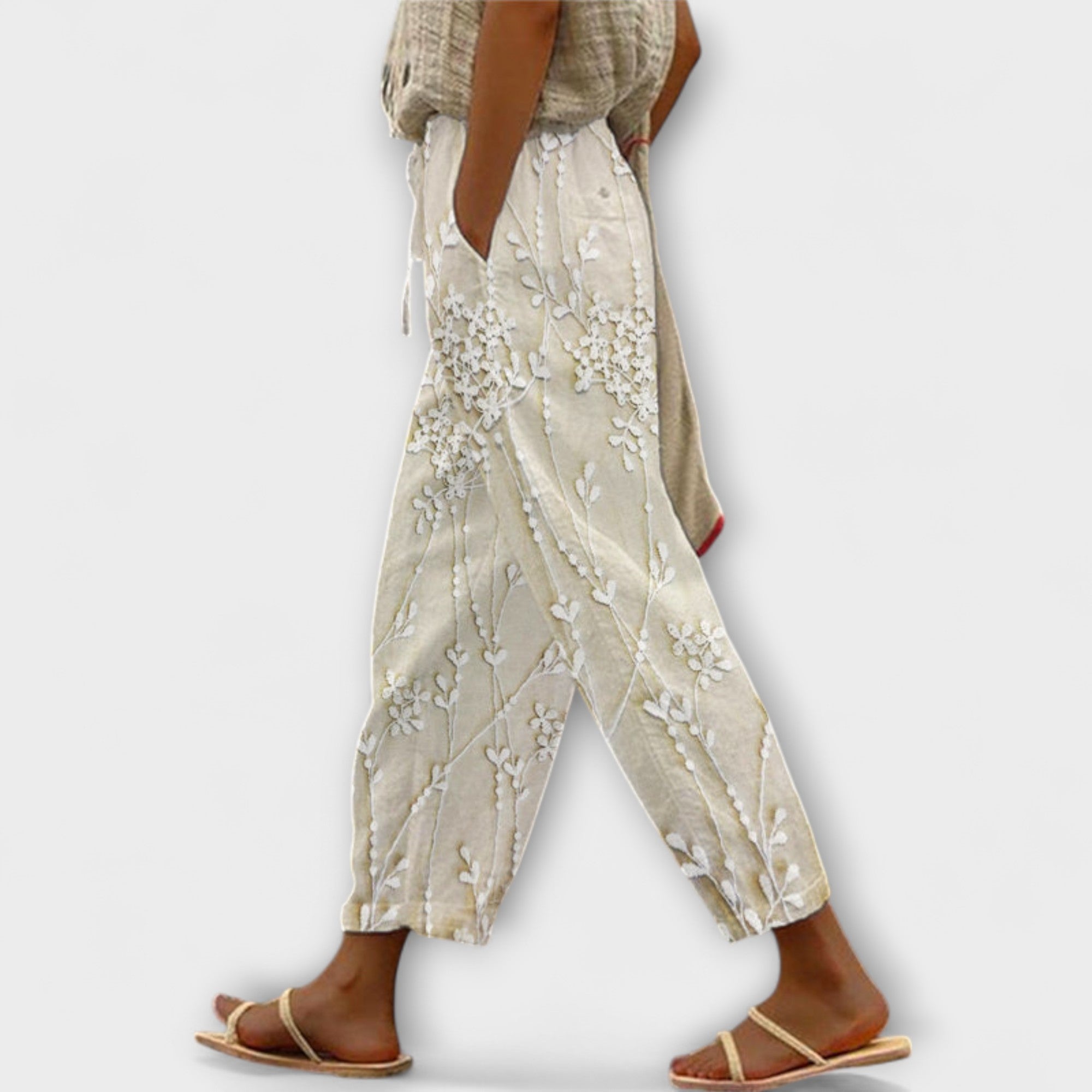 Tilda – Locker Geschnittene Hose Mit Weinlaub-Print